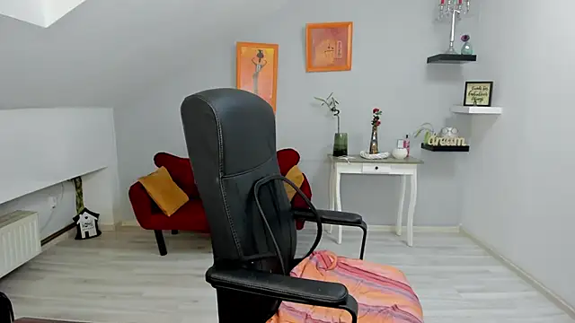 LollaGirl online show from October 22, 2025, 3:18 am