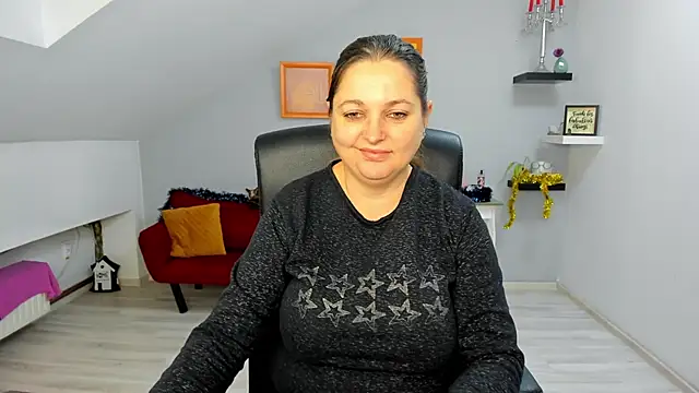 LollaGirl online show from January 6, 2026, 4:27 am