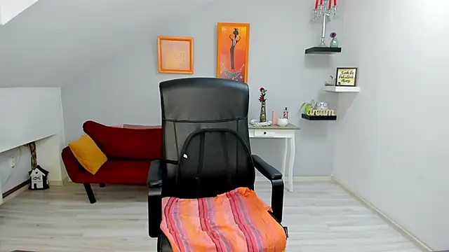 LollaGirl online show from January 16, 2026, 4:27 am