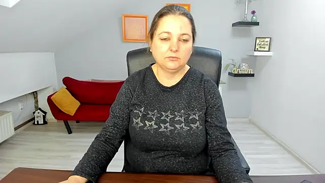 LollaGirl online show from February 2, 2026, 4:11 am