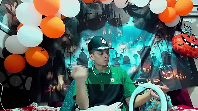 Snapshot of davidlatin66 chatting on October 17, 2025, 1:20 am davidlatin66 online show from October 17, 2025, 1:20 am