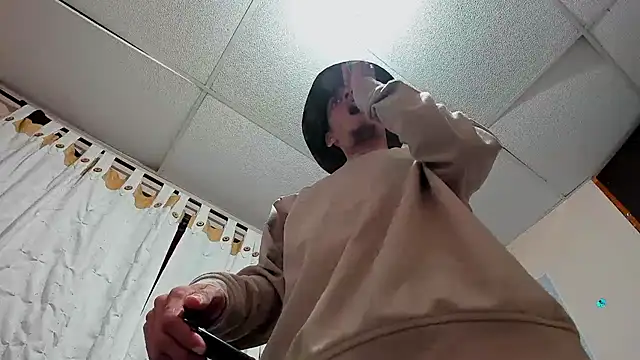 Snapshot of davidlatin66 chatting on February 21, 2026, 4:24 am davidlatin66 online show from February 21, 2026, 4:24 am