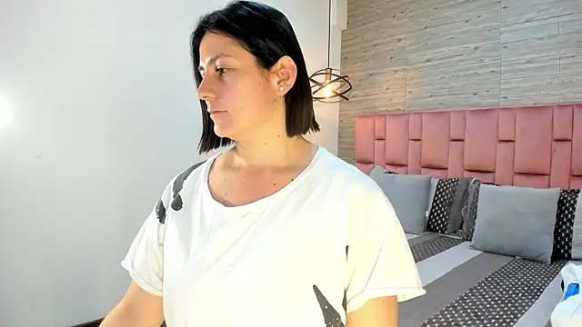 SarahDeyvis online show from February 21, 2025, 7:32 pm