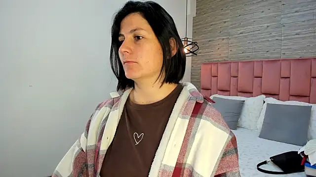 SarahDeyvis online show from March 18, 2025, 1:31 pm