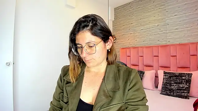 SarahDeyvis online show from September 9, 2025, 2:38 pm