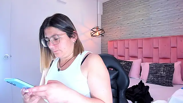 SarahDeyvis online show from September 13, 2025, 2:17 pm