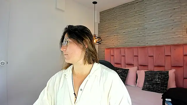 SarahDeyvis online show from September 17, 2025, 4:08 pm