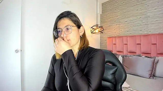 SarahDeyvis online show from October 21, 2025, 1:12 pm