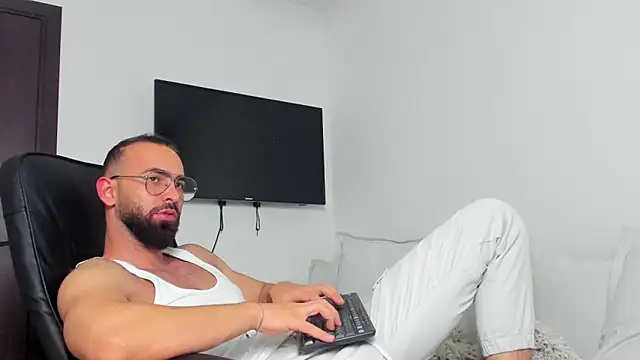 MichaelMasterss online show from December 24, 2024, 1:27 am