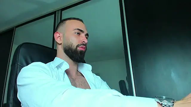 MichaelMasterss online show from March 5, 2025, 1:42 am