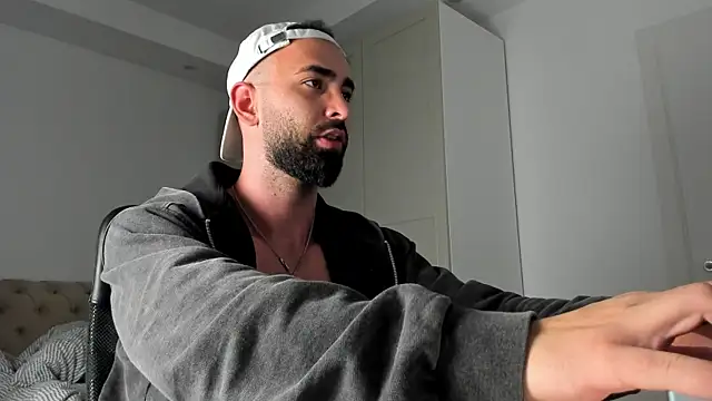 MichaelMasterss online show from April 7, 2026, 9:26 pm