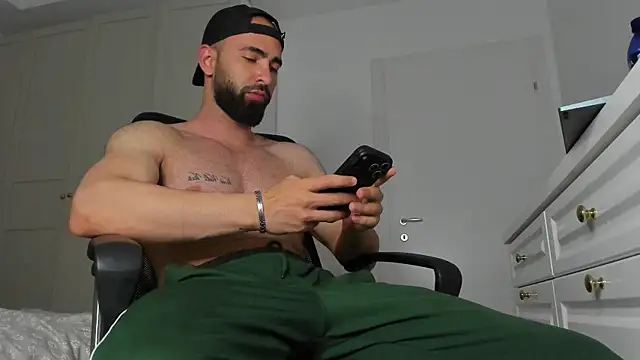 MichaelMasterss online show from May 19, 2026, 8:15 pm