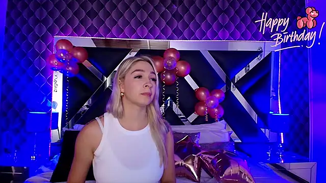 victoriaa lee  online show from October 7, 2025, 7:11 pm