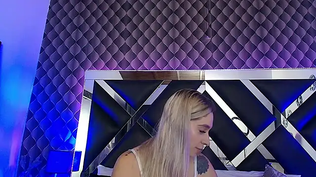 victoriaa lee  online show from November 20, 2025, 7:02 pm