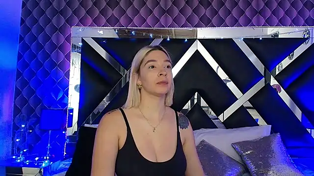 victoriaa lee  online show from March 31, 2026, 7:36 pm