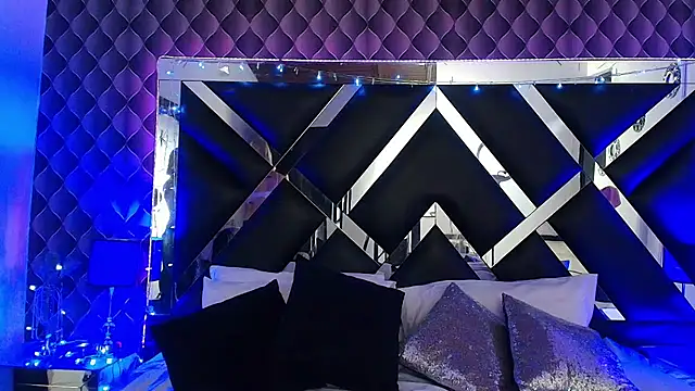 victoriaa lee  online show from April 6, 2026, 6:53 pm