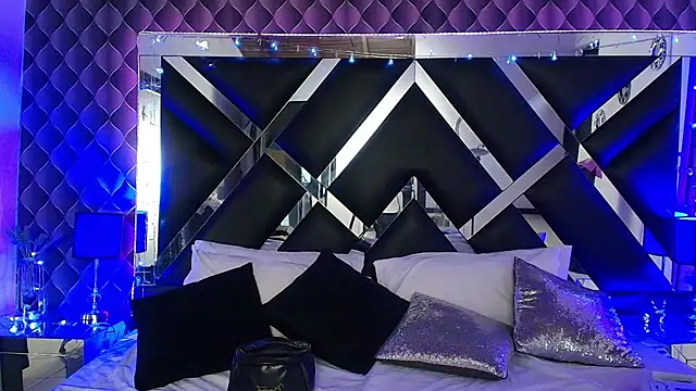 victoriaa lee  online show from April 16, 2026, 9:39 pm