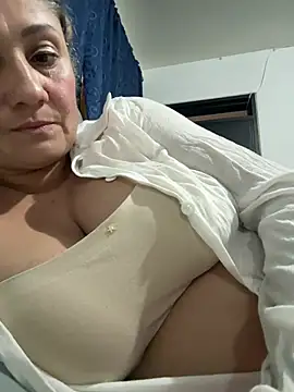 gabiTetas online show from May 25, 2026, 7:42 pm