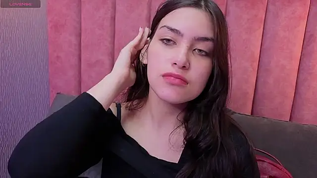 Alexa Thaylor  online show from February 3, 2026, 3:28 pm