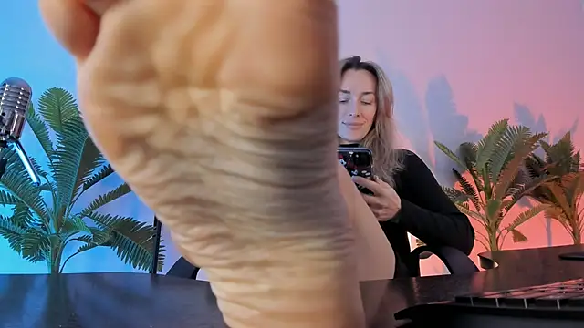 RebeccaMartinez online show from February 8, 2025, 11:44 am