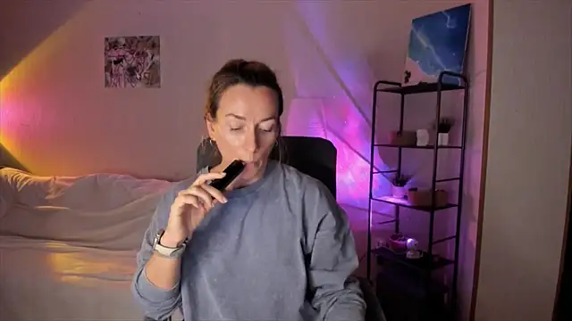 RebeccaMartinez online show from October 22, 2025, 12:27 pm