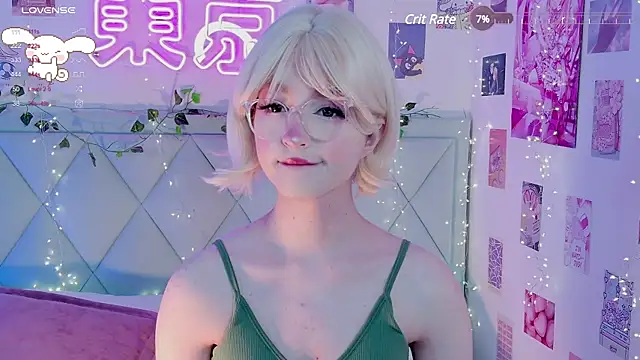 Snapshot of EffyEfans chatting on February 1, 2025, 7:36 am EffyEfans online show from February 1, 2025, 7:36 am