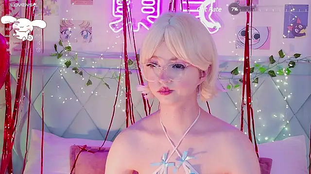 Snapshot of EffyEfans chatting on February 13, 2025, 11:06 am EffyEfans online show from February 13, 2025, 11:06 am