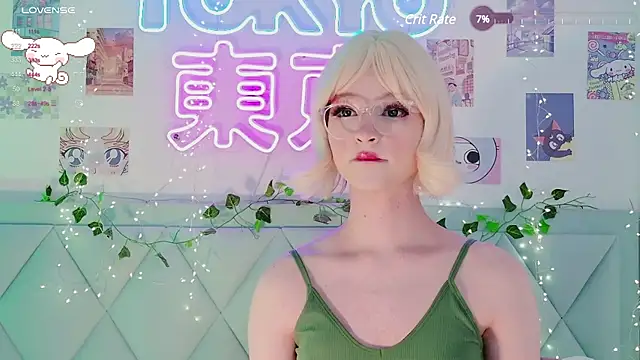 Snapshot of EffyEfans chatting on February 20, 2025, 8:17 am EffyEfans online show from February 20, 2025, 8:17 am