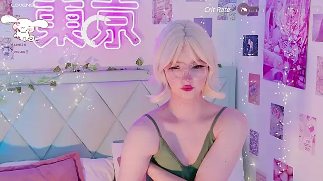 Snapshot of EffyEfans chatting on March 8, 2025, 8:44 am EffyEfans online show from March 8, 2025, 8:44 am