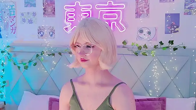 Snapshot of EffyEfans chatting on March 8, 2025, 11:48 am EffyEfans online show from March 8, 2025, 11:48 am