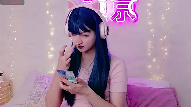 Snapshot of EffyEfans chatting on November 12, 2025, 4:13 am EffyEfans online show from November 12, 2025, 4:13 am