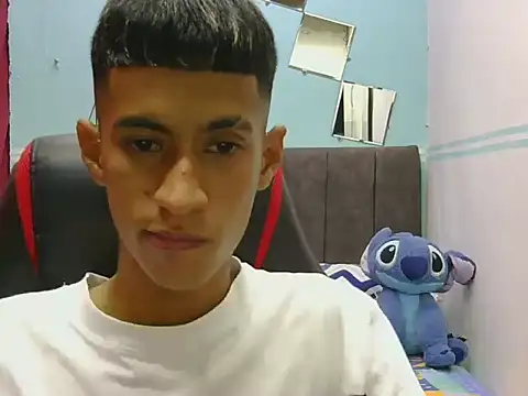 Snapshot of Angelstripboy chatting on May 12, 2026, 11:02 pm Angelstripboy online show from May 12, 2026, 11:02 pm
