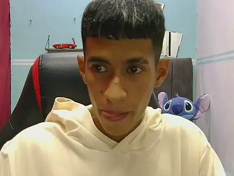 Snapshot of Angelstripboy chatting on May 19, 2026, 6:36 pm Angelstripboy online show from May 19, 2026, 6:36 pm