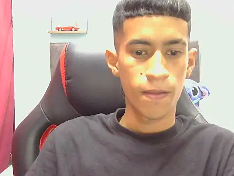 Snapshot of Angelstripboy chatting on May 29, 2026, 5:44 pm Angelstripboy online show from May 29, 2026, 5:44 pm