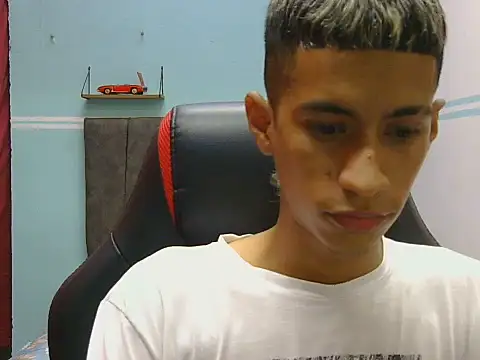 Snapshot of Angelstripboy chatting on August 9, 2026, 4:45 pm Angelstripboy online show from August 9, 2026, 4:45 pm