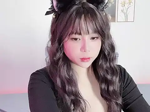   Lyly   online show from November 5, 2025, 1:27 am