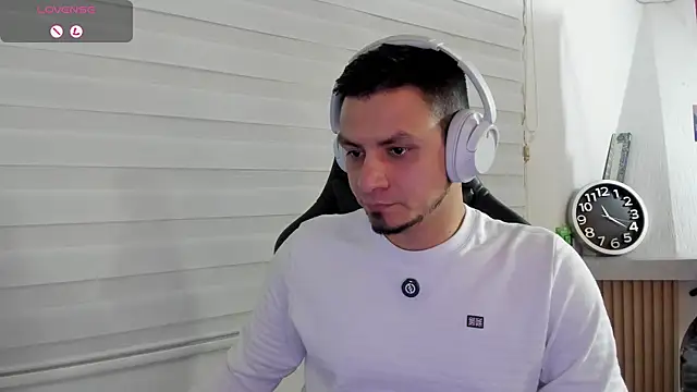 Snapshot of Rick_Diesel_ chatting on April 14, 2026, 4:18 am Rick Diesel online show from April 14, 2026, 4:18 am