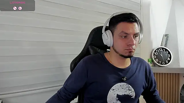 Snapshot of Rick_Diesel_ chatting on April 15, 2026, 3:57 am Rick Diesel online show from April 15, 2026, 3:57 am