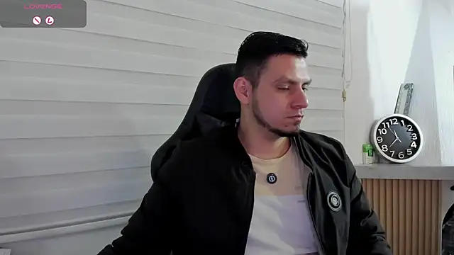 Snapshot of Rick_Diesel_ chatting on April 16, 2026, 4:35 am Rick Diesel online show from April 16, 2026, 4:35 am