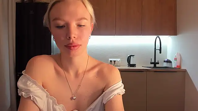 Snapshot of Olivia_Bells chatting on February 11, 2025, 7:59 pm Olivia Bells online show from February 11, 2025, 7:59 pm