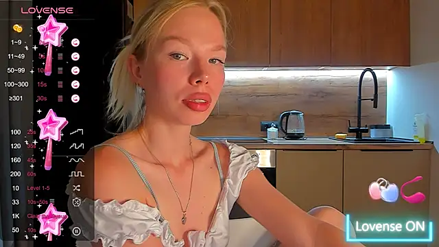 Snapshot of Olivia_Bells chatting on September 21, 2025, 9:38 pm Olivia Bells online show from September 21, 2025, 9:38 pm