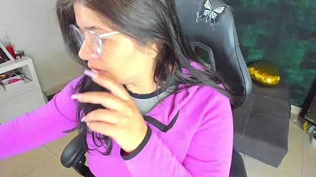 Snapshot of BellaFlaming chatting on January 22, 2025, 10:50 am BellaFlaming online show from January 22, 2025, 10:50 am