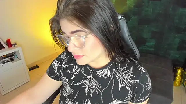 Snapshot of BellaFlaming chatting on January 28, 2025, 11:06 am BellaFlaming online show from January 28, 2025, 11:06 am