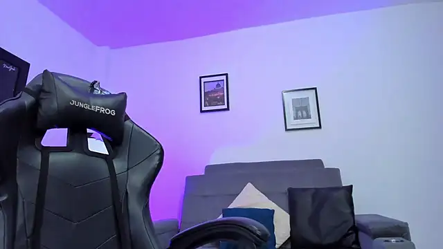 Snapshot of BellaFlaming chatting on February 11, 2025, 4:56 pm BellaFlaming online show from February 11, 2025, 4:56 pm