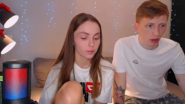 juliaanddima online show from February 25, 2025, 6:58 am