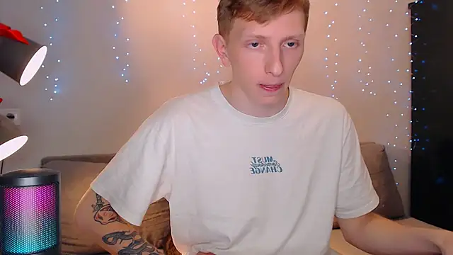 juliaanddima online show from March 7, 2025, 11:49 pm