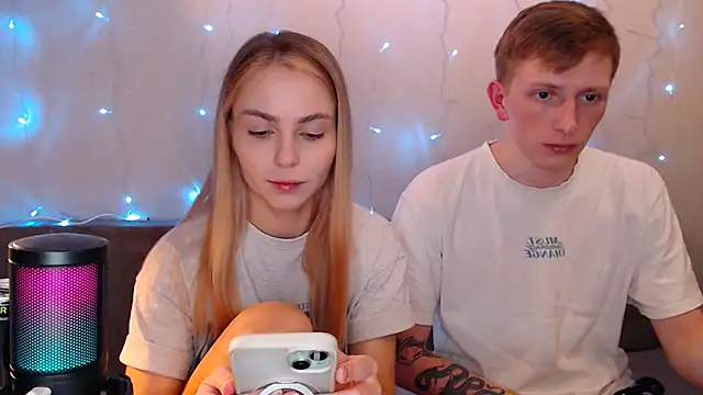 juliaanddima online show from September 28, 2025, 9:53 pm