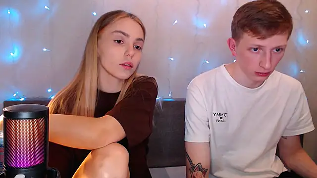 juliaanddima online show from October 2, 2025, 10:39 pm