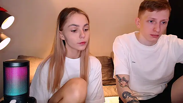 juliaanddima online show from October 31, 2025, 6:58 am