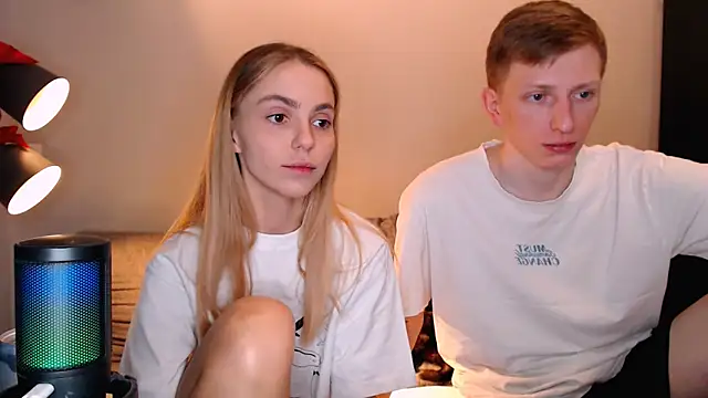 juliaanddima online show from November 17, 2025, 9:20 pm